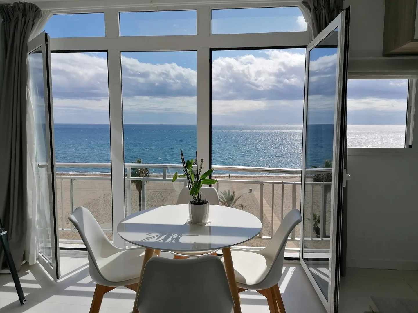 Estepona · Woonkamer — before HostRev