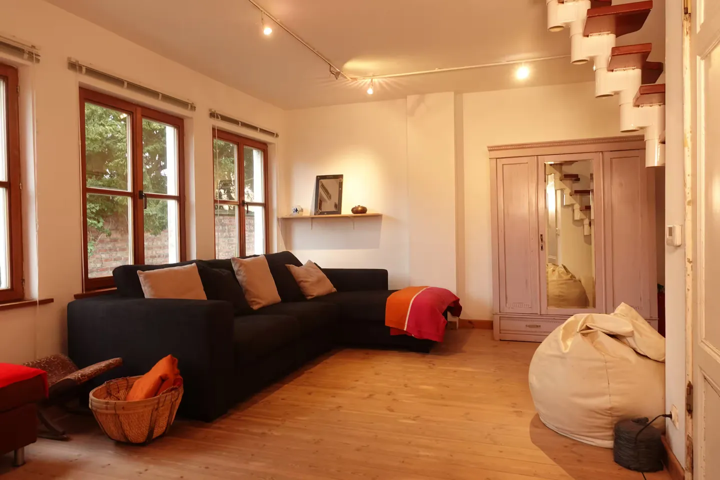 Ghent · Woonkamer — before HostRev