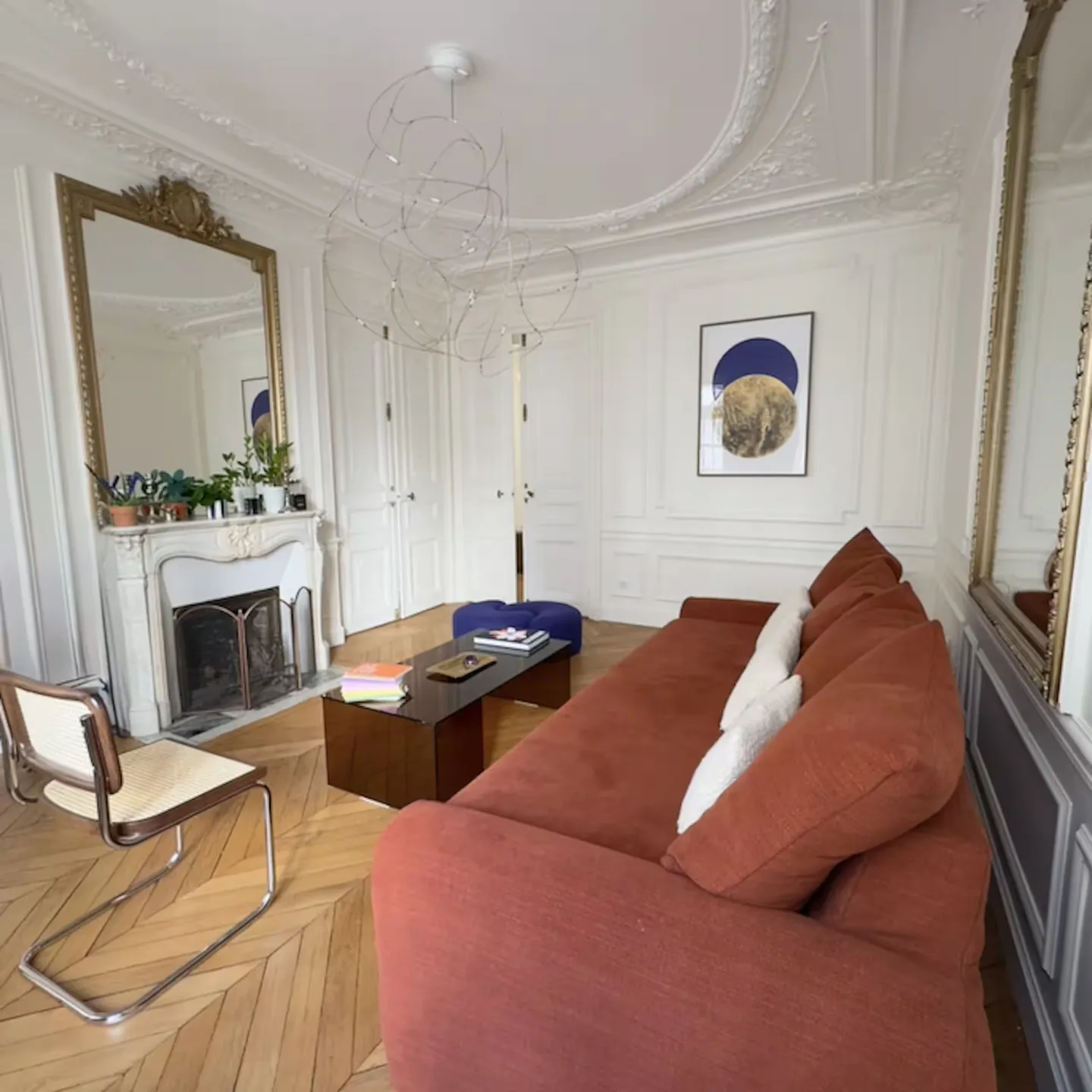 Paris · Woonkamer — before HostRev