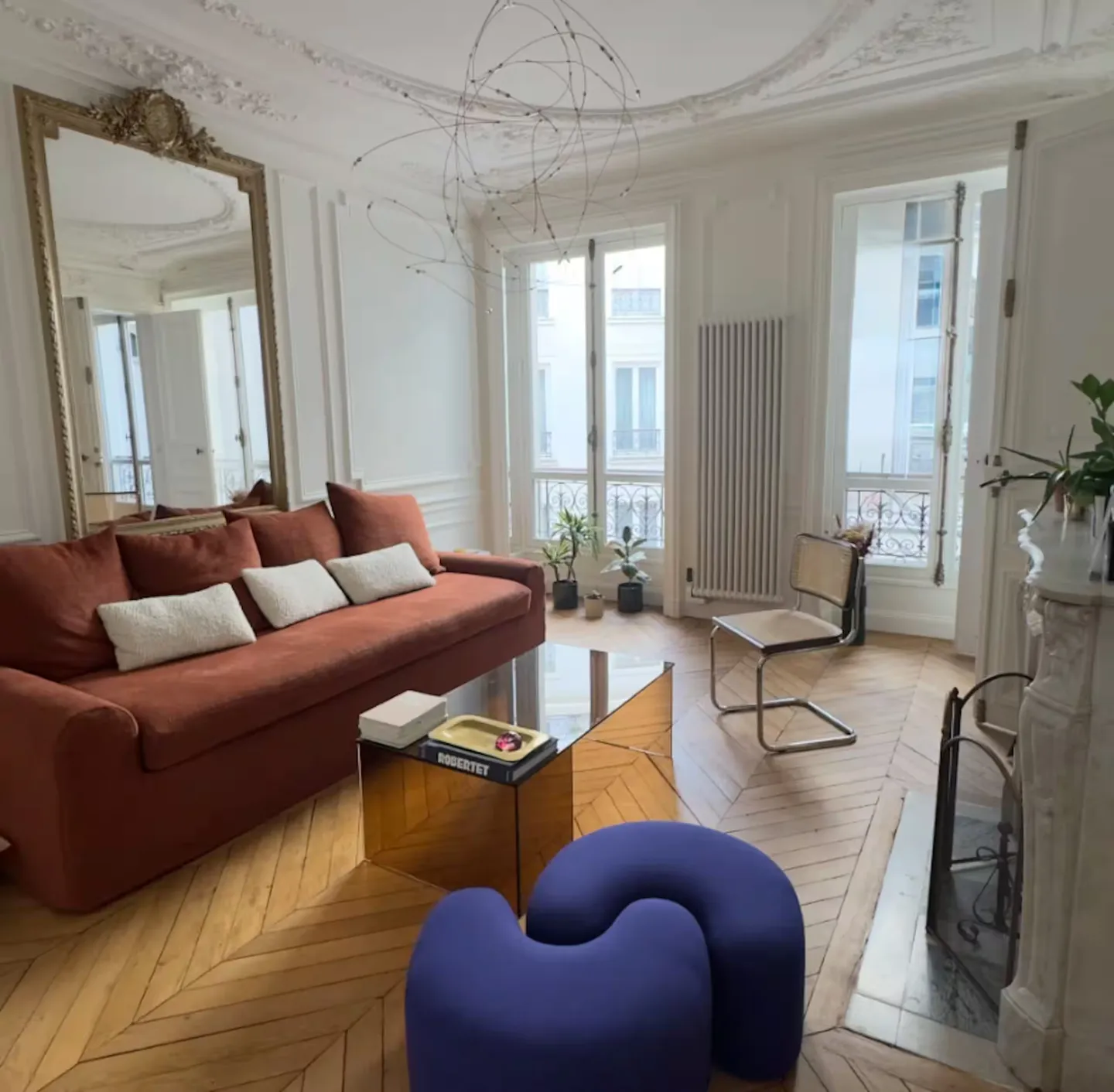 Paris · Woonkamer — before HostRev