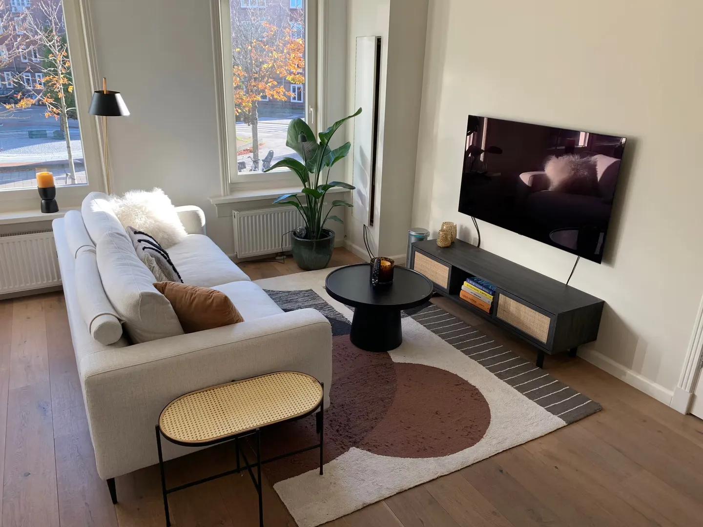 Amsterdam · Woonkamer — before HostRev
