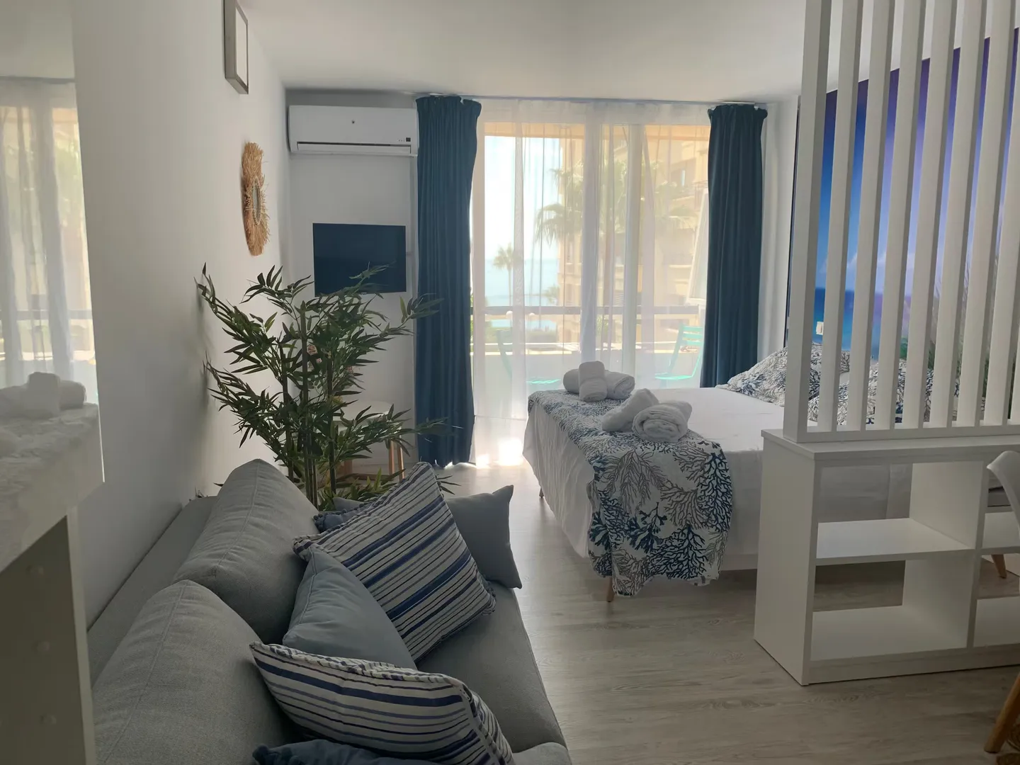 Marbella · Interieur — before HostRev