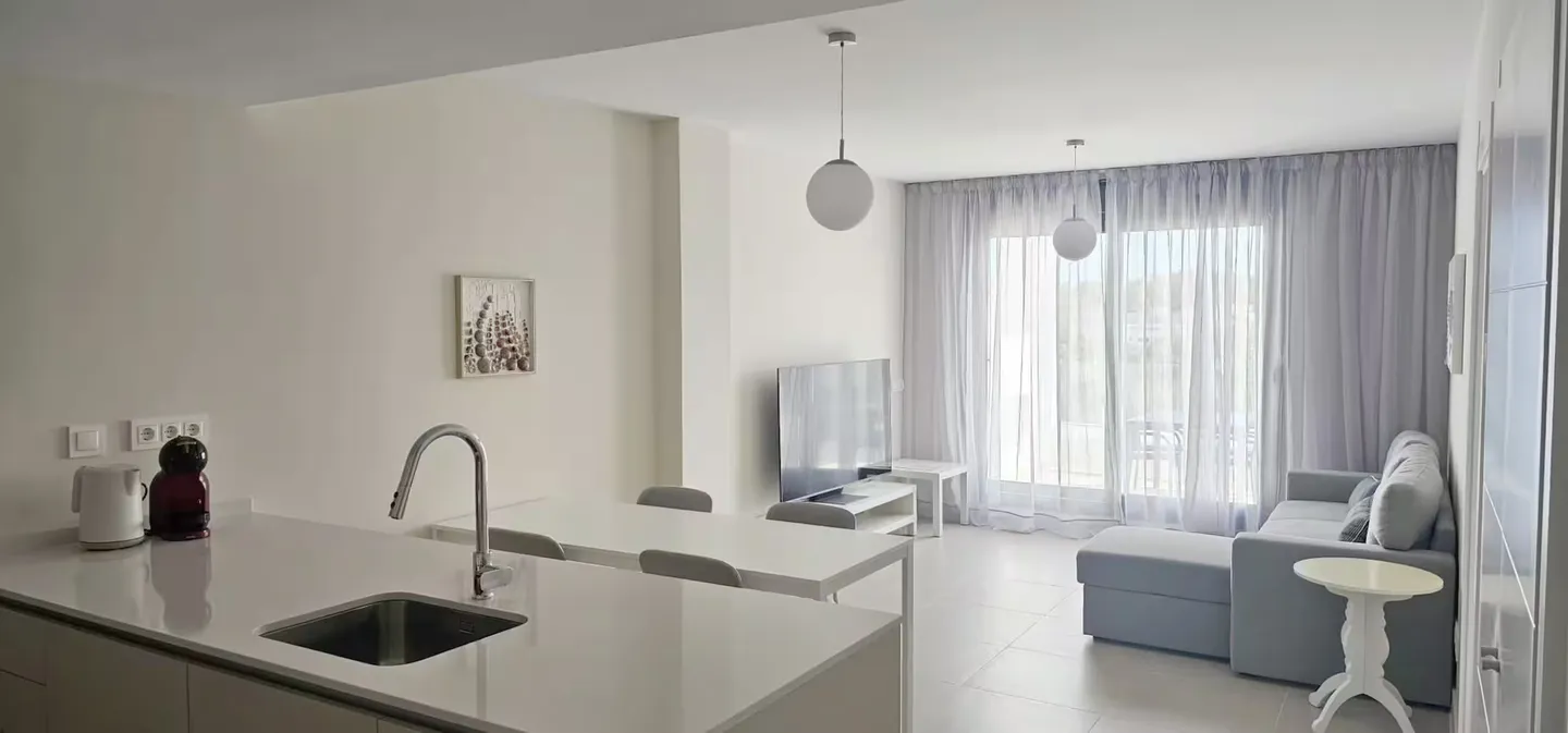 Estepona · Woonkamer — before HostRev