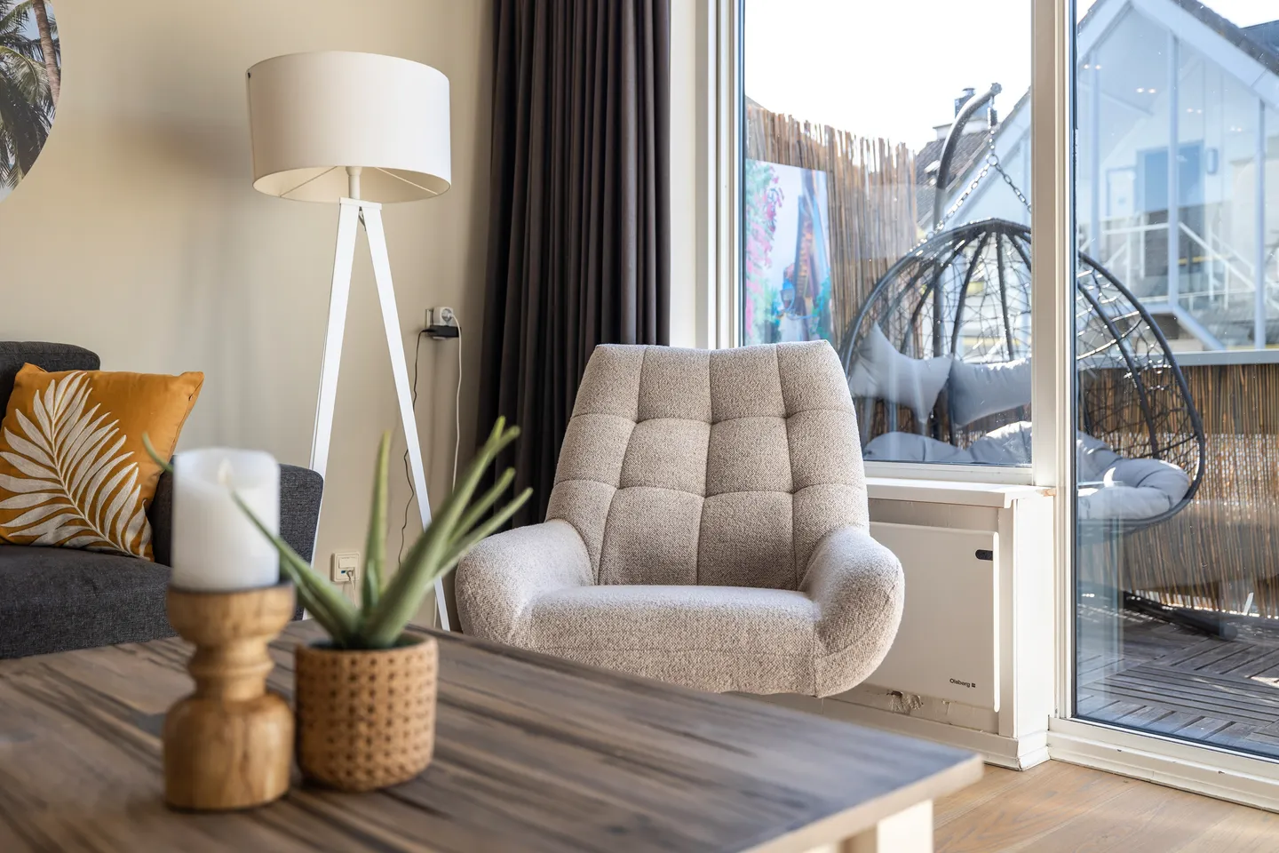 Breukelen · Woonkamer — before HostRev